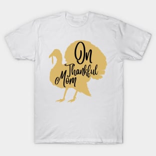 On thankful mom, thanksgiving day gift for mom T-Shirt